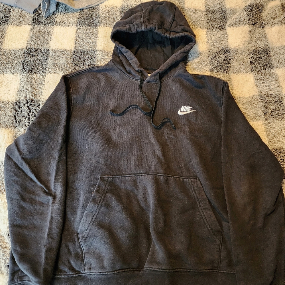Nike Men's Black Pullover Hoodie